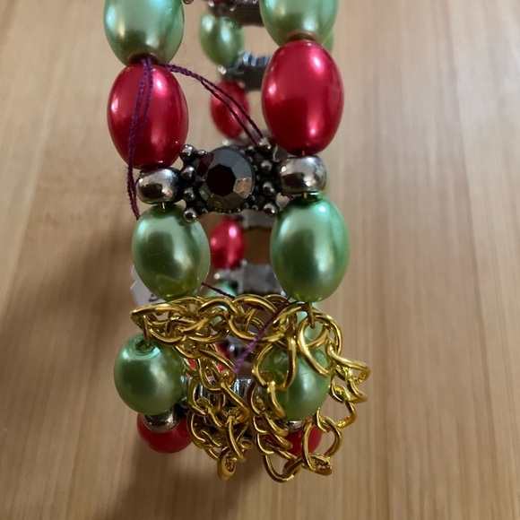 Hand Crafted Pearl Cuff Bracelet Red Green Gold Button Pearls Gold Chain Medium - Picture 5 of 6